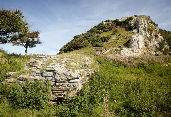 Castell Deganwy Castle - Hawlfraint Kiran Ridley © Partneriaeth Prosiect Tywysogion Gwynedd / Copyright Kiran Ridley © the Princes of Gwynedd Project Partners