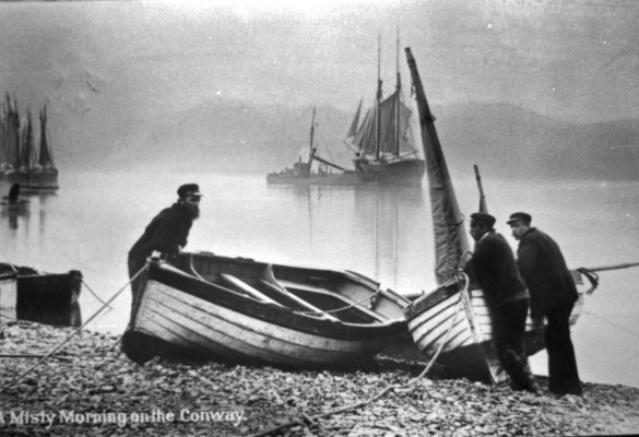 Diwydiant Cregyn Gleision Conwy Mussel Industry - Hawlfraint Gwasanaeth Archifau Conwy / Copyright Conwy Archives Service