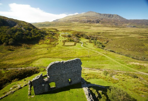 Castell Dolwyddelan Castle - Hawlfraint Kiran Ridley © Partneriaeth Prosiect Tywysogion Gwynedd / Copyright Kiran Ridley © the Princes of Gwynedd Project Partners