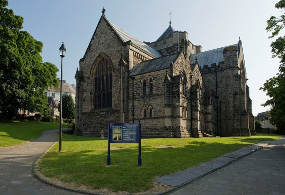 Cadeirlan Bangor Cathedral - Hawlfraint Ein Treftadaeth / Copyright Our Heritage