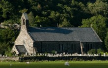 Eglwys y Santes Fair Beddgelert / St Mary's Beddlegert - Hawlfraint / Copyright Sarah McCarthy 