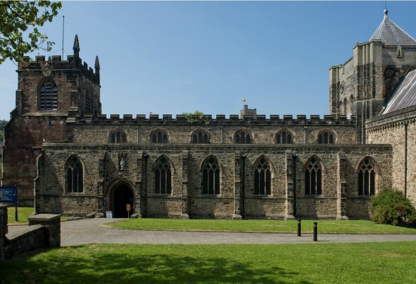 Eglwys Gadeiriol Sant Deiniol / St Deiniol's Cathedral - Hawlfraint Ein Treftadaeth / Copyright Our Heritage