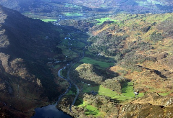 Tirwedd Nantgwynant / Nantgwynant Landscape - Hawlfraint y Goron: CBHC / Crown copyright: RCAHMW