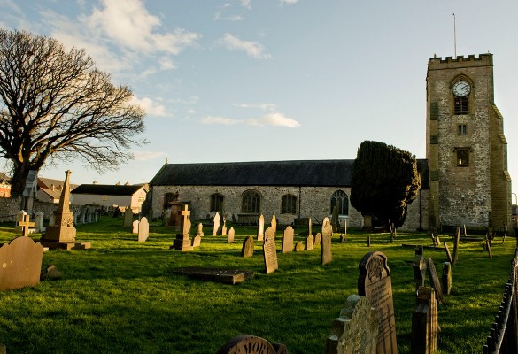 Eglwys St Michael's Church - Hawlfraint Ein Treftadaeth / Copyright Our Heritage