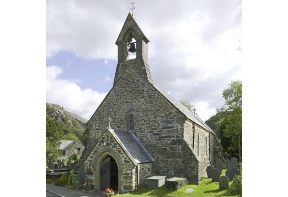 Eglwys y Santes Fair Trefriw / St Mary's Church Trefriw - Hawlfraint / Copyright Suryiah Evans